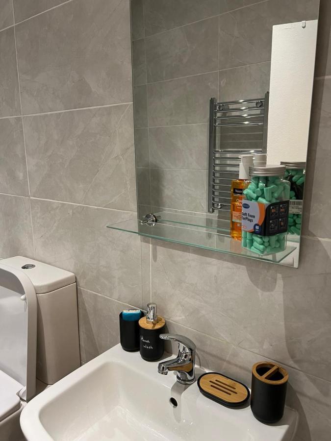 Lovely 2 Bed Flat In Soho! Londra Dış mekan fotoğraf