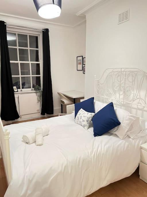 Lovely 2 Bed Flat In Soho! Londra Dış mekan fotoğraf