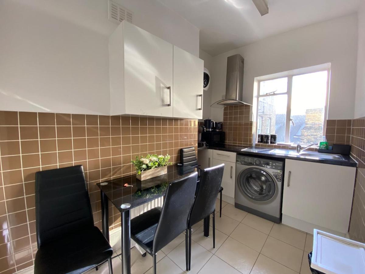Lovely 2 Bed Flat In Soho! Londra Dış mekan fotoğraf