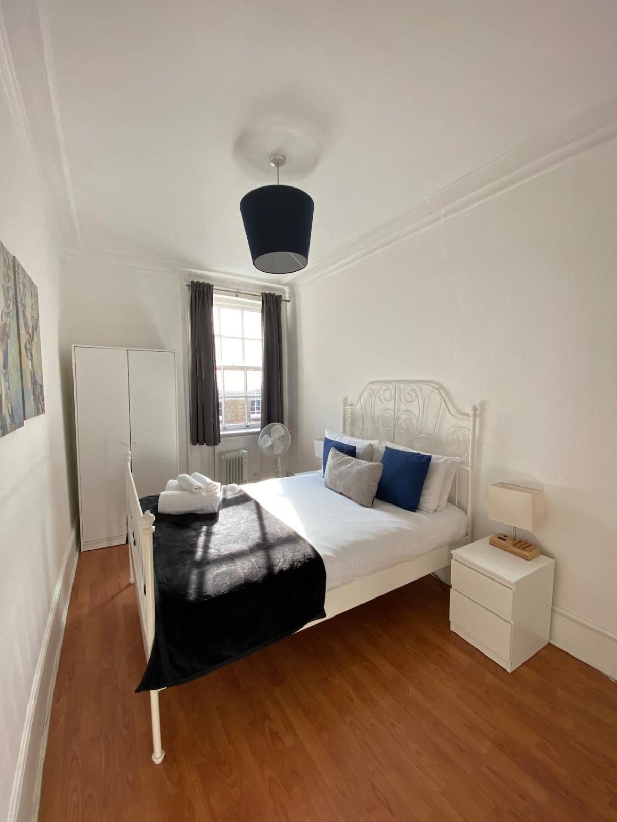 Lovely 2 Bed Flat In Soho! Londra Dış mekan fotoğraf